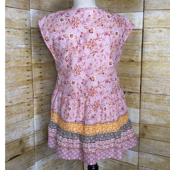 BEACHLUNCHLOUNGE FLORAL/MIXED PRINT TIERED INSPIRED CAP SLEEVE FLOWY COTTON TOP - Picture 3 of 3